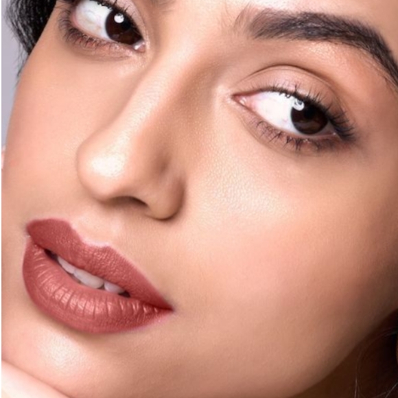 Bobbi Brown Luxe Matte Lipstick in Pink Bluff (Muted Warm Soft Pink) - Picture 9 of 17